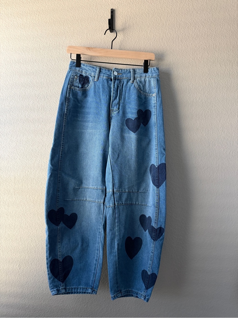 Barrel leg Women’s Denim Jeans with Heart Print - Blue